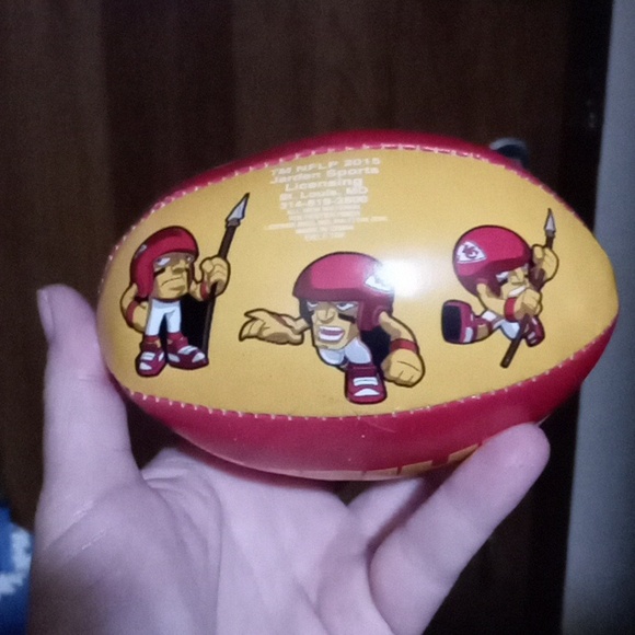 Kansas City Chiefs Rusher Mini Football 🏈 - Picture 3 of 8